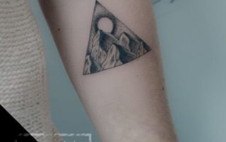 Tattoo Leer Dreieck Berge